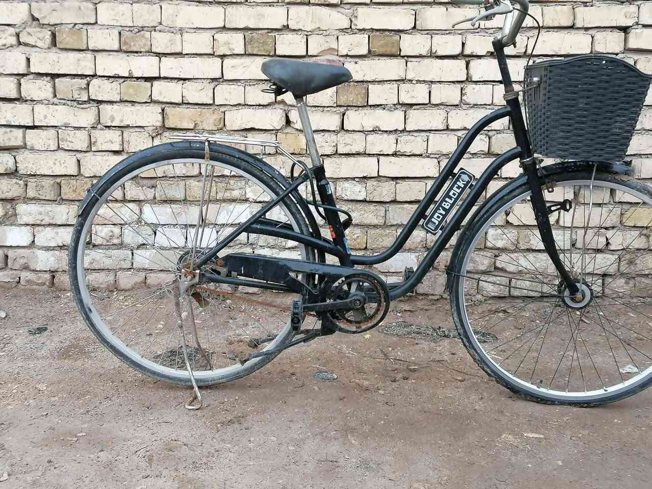 السلام عليكم بايسكل كلاسيك وياباني البايسكل الكلاسيك بس عوزة ويل وياباني عوزة عقرب قيم واخذ ابيعهن ثنينهن رقمي ***********
