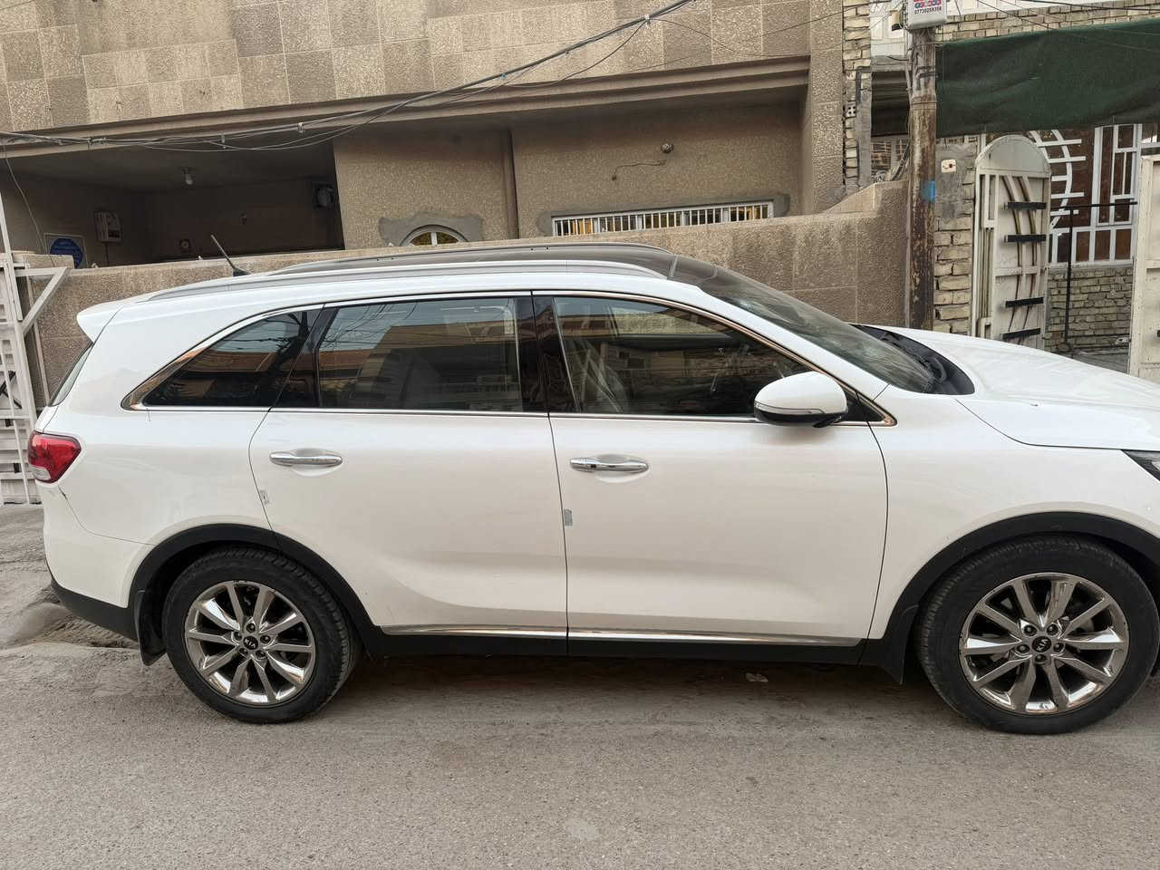 سورنتو موديل 17 ماشيه 170 مواصفات فتحه بصمه حساس امامي خلفي كامره خلفيه مكفوله عده شي قليل بارد بجاملغ السايق وسونار جديد ماخذه موجود السعر 220  رقم ***********
