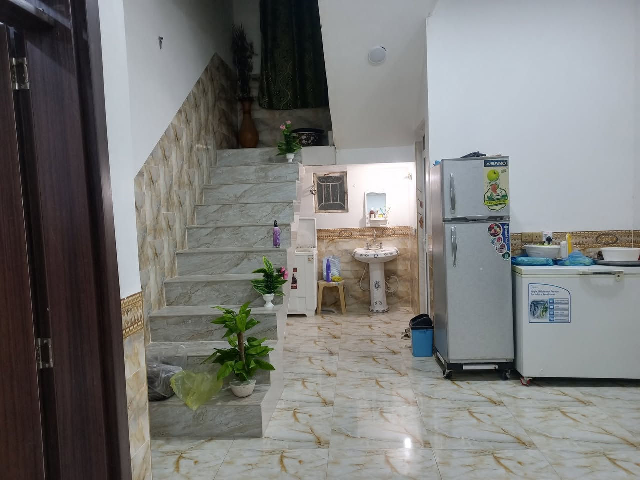 بيت ركن زراعي للبيع مساحه اكثر من 200متر قرب جامع الرؤوف الرحيم  السعر ٦٥بي مجال هذا رقمي ***********

