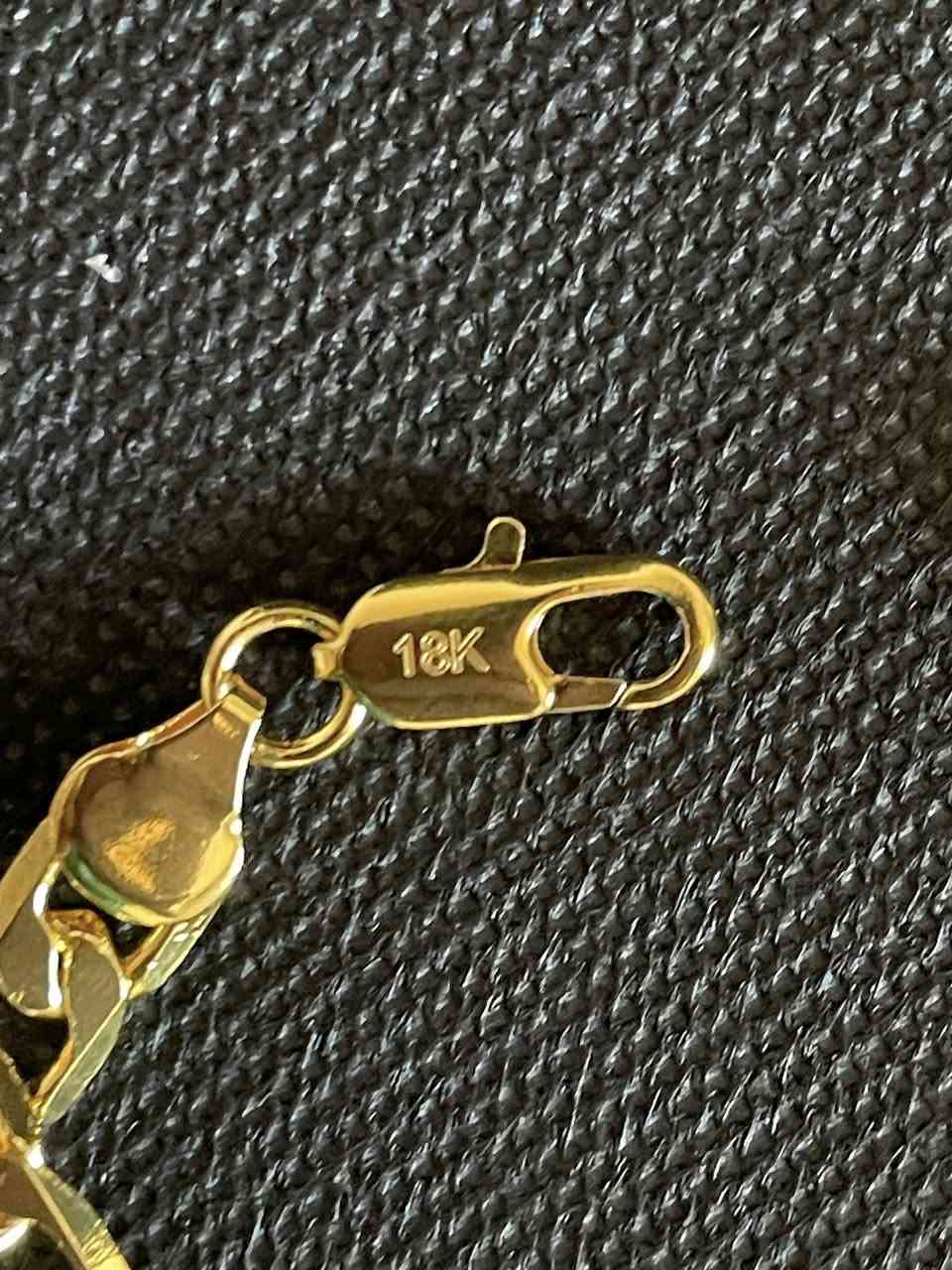 سوار بهاذا الشكل مختوم 18k
15 الف مع التوصيل


**إذا كنت صاحب هذا الإعلان وتريد حذفه لأي سبب، رجاءا أرسل رسالة إلى الدعم الفني**