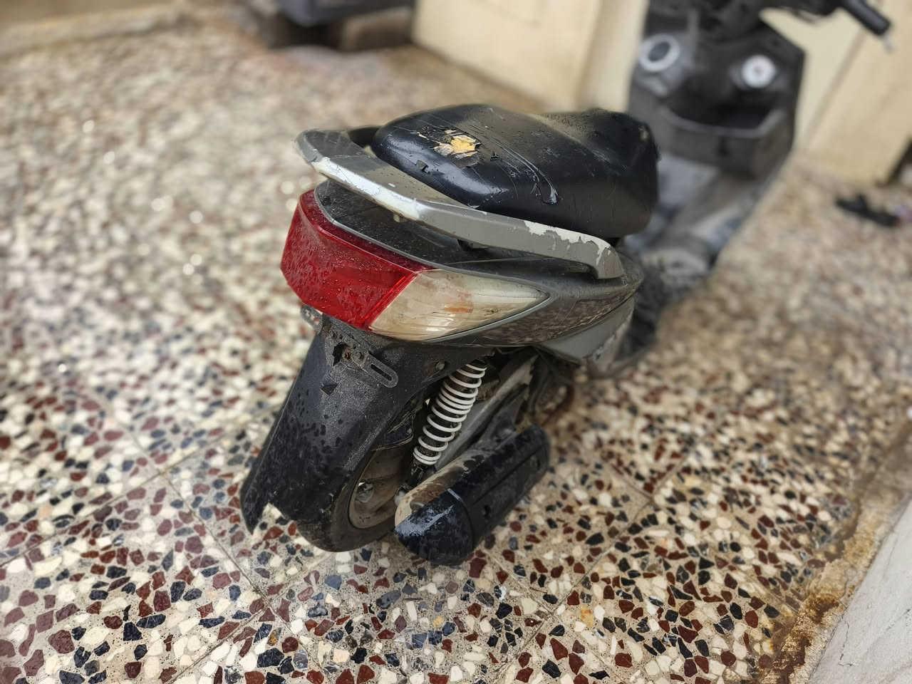 السلام عليكم سكنس فحل نضيفة بلاديه
مكينه خرسة
نكره سلف هندر 
لايت زنون
المكان بغداد الشعب فلكت صباح الخياط 
رقم***********
سعر650
