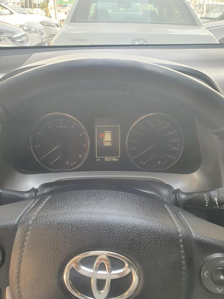 راف فور موديل 2018 اميركي
XLE
كامل مواصفات 
بيها باب تبديل بدون دواخل
ماشي 92 ميل
***********
