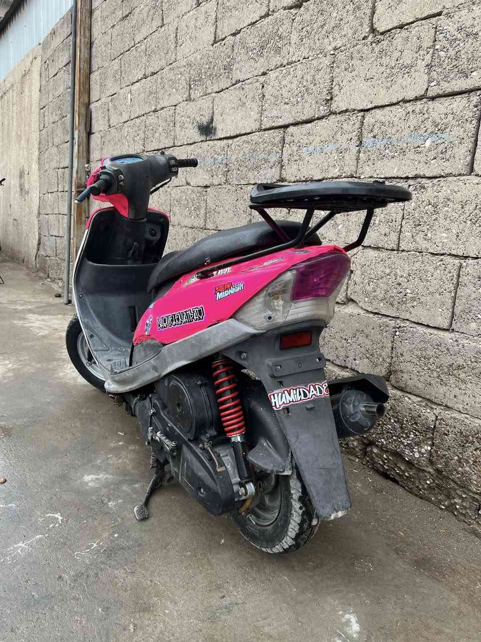 1
السلام عليكم ورحمة الله وبركاته 
دراجة ماكس منغولي للبيع 
سعرها 400 الف مكانها بغداد منطقة الكمالية

الدراجة لونها لبلادي ابيض وهذا فابلون لاسق اني مسوي بيدي 
مكينة مفتوحة بس الله شاهد مكينتها تخبل وخير من الله 
عليها صالنصة FM رياضي 
دراجة حلوة ومنصوبة وما متعوبة من الشغل للبيت حتى مكانات بعيدة ما اطلع بيها 
بيها نقوصات بسيطة ما تكلف 50 الف بس اني ماعندي مجال اسويهن واصلاً ما موگفاتها 
والدراجة شوكت ما تجي تريد تشغلها هندر واحد وبعز البرد هم كذالك هندر واحد تشتغل 
يعني من الاخير دراجة حلوة ومو مال بياع شراي 
يعني مال واحد يجنيها امانة الله الدراجة تاخذها تترحملي عليها 

نقوصاتها 
بريك امامي ينرادلة فقط قمچي
والسلف مالها واگف ينرادلة تبديل 
الاشاير مال صفحة اليمنى امامي وخلفي والسطاب بريك واگفات 
والدشبول ينرادلة تبديل 
يعني هاي الهوسة كلها ما تكلفك 50 الف 
وهاي النقوصات تنزل من سعرها واني خادم 

رقمي *********** بي واتساب 
ومتواجد عالماسنجر
