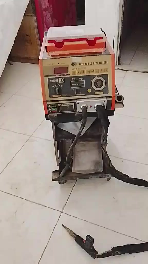 سلام عليكم متاح جهاز سمكري للعلم هوه جديد بس متروك للستفسار لاتصال على ***********
