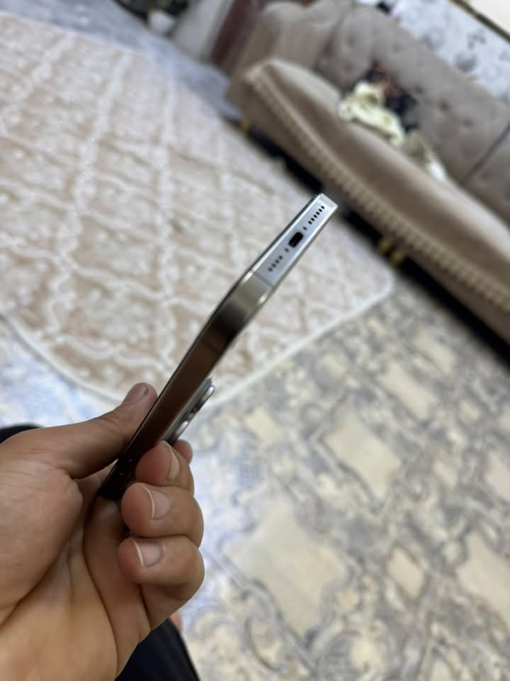 بيع مستعجل ايفون 15 بروماكس بطاريه 83 ذاكره 256 ماستر شرق اوسط وتر بروف كامل ملحقاته السعر 960 مكاني بغداد التاجيات *********** فقط بيع بدون مراوس وتوصيل ماعندي
