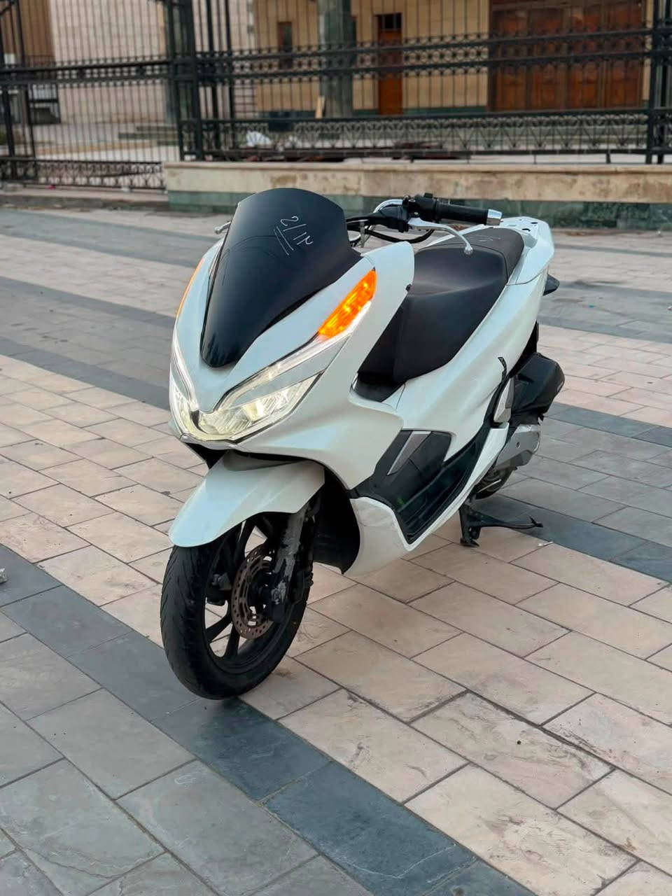 السلام عليكم دراجه pcx جيل الثالث   مكينه 150  دراجه مكفوله كفاله عامه مال رمبه حساس ازدحام حساس ستان تتدفئة بل يدات لد أمام لد خلفي مكينه برغي ممفتوح بيه شلعه معدل فول مال جناي دراجه تتعب تكول جديده ماشيه 10 الف حقيقي على ايدي كتلوكات الرمبه بيه السعر 14ونص وبيه مجال العنوان بغداد الهاتف ***********اتصل وبيك خير ودلل
