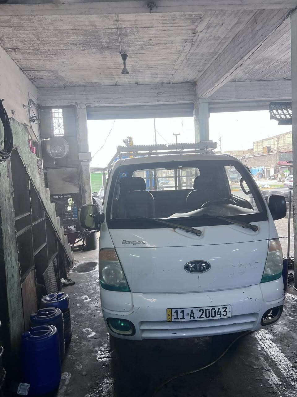 السلام عليكم كيا بنكو مسكر موديل 2007
سيارة بلاديه لا صبغ ولا بارد 
محرك 3000 سوبر 
التاير الامامي 15
الخلفي ١٣
الصدر ما صار شهر من شديته بيدي جديد
رقم بغداد مكاني بغداد ام الكبر و الغزلان 
السعر ٨٠ ورقه او مراوس ب دبل قمارة
الرقم ***********
