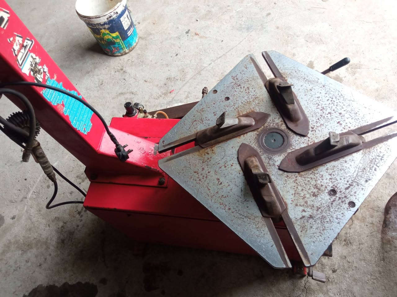 للبيع خالعه حجم 24 شغاله ميه بالميه كلشي بيه جديد من بمات والجدريه والعنبار كلهن شادهن جدد تأخذه ع الفحص
سعره 350 ألف
العنوان بابل السياحي قرب الامام الحسن 
للاستفسار ***********
