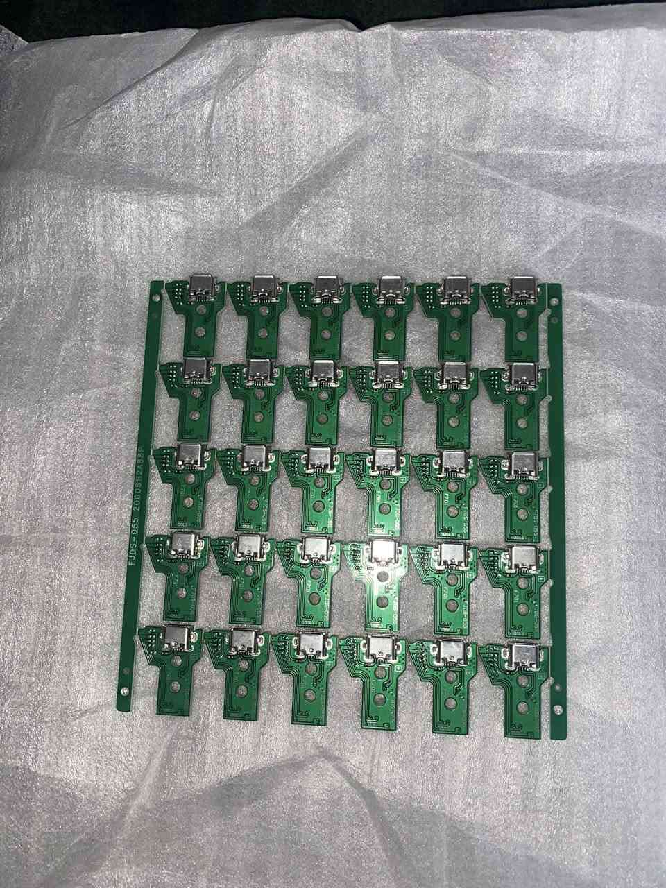 .
Fjds-055 ps4 charging port 🔋

العدد ٦٠  كل  واحد  ب ١،٧٥٠ دنيار


**إذا كنت صاحب هذا الإعلان وتريد حذفه لأي سبب، رجاءا أرسل رسالة إلى الدعم الفني**