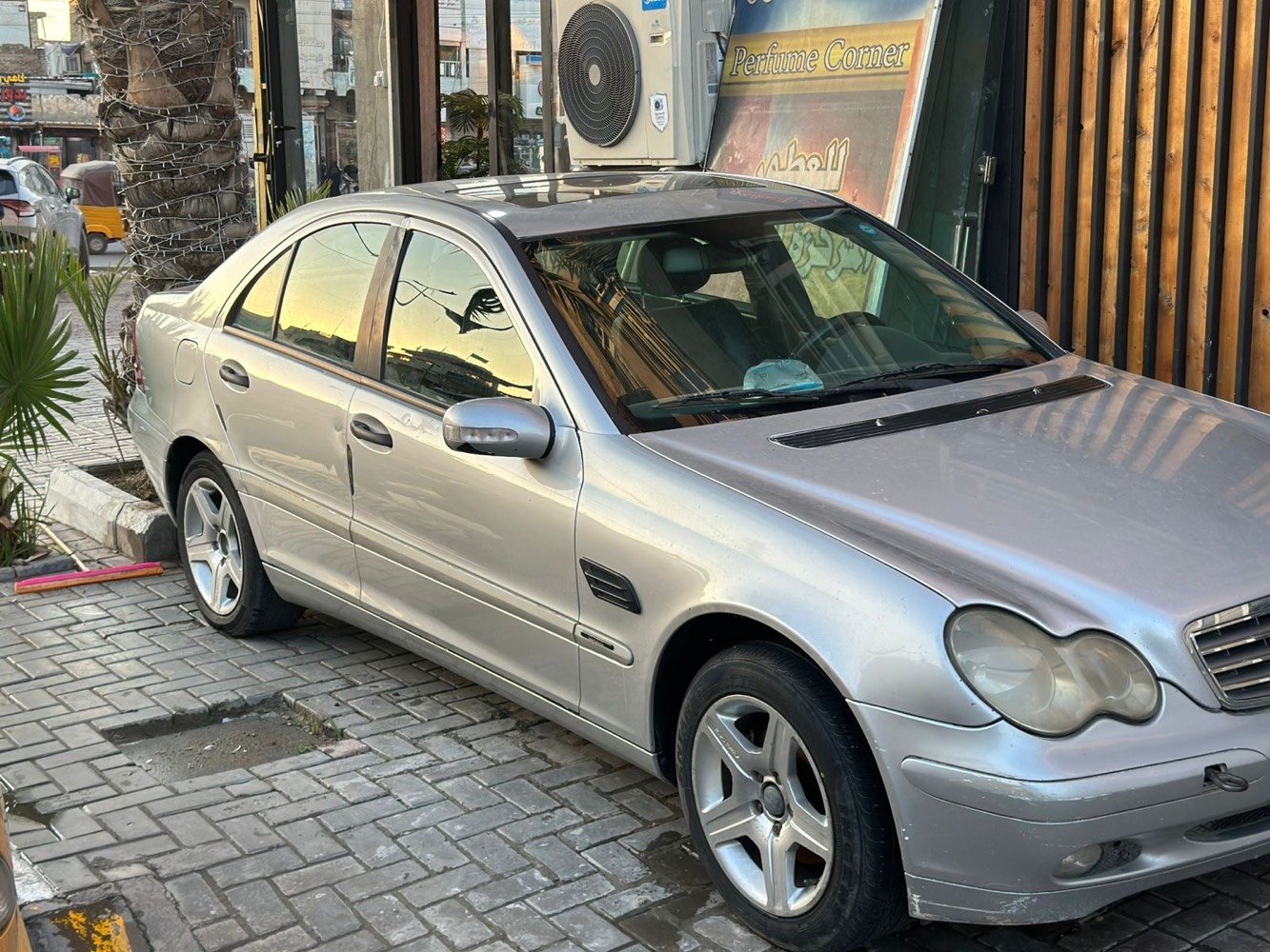 سلام عليكم….
سياره مارسيدسw203(c200 كمبريسر)
موديل 2000 بأسمي سنويه 2028 
كير عادي مكاني بغداد مدينه الصدر 
رقمي ***********