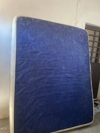 سرير • قيم • واخده