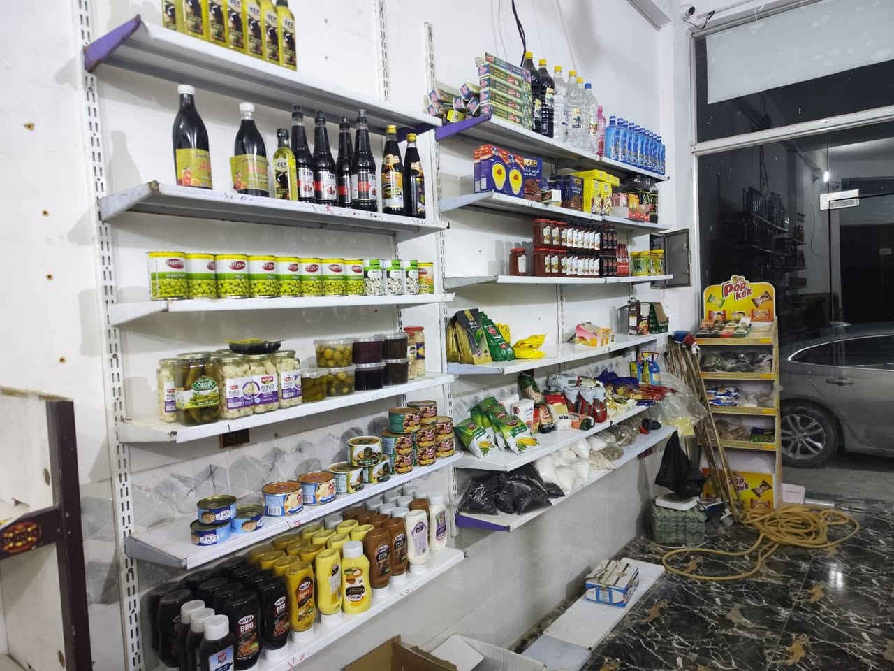 السلام عليكم تتوفر  اسواق في كربلاء مجمع النجمة شارع الرابط مقابل علوة المخضر سعر المحل ٥ مليون اوبي مجال للاستفسار اكثر الاتصال على الرقم المذكور ***********
