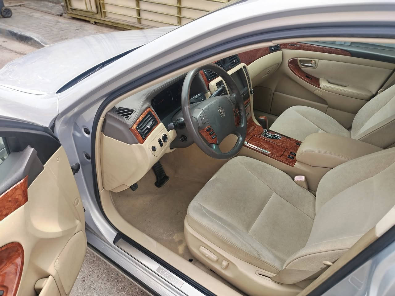 شاهينه أدوات كفاله عامه
3دكم فول مواصفات عده الفتحه
2004 بصمه سوده لون بحري 
بيه حجز بصرة
العنوان البصره
***********
