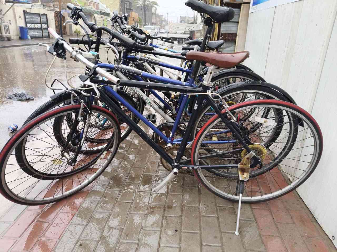 السلام عليكم  ... 
للبيع بايسكلات حاويه جملة ( فافون + حديد + ماركات) 
( c700 -  كيمو )
للأستفسار عل رقم  ***********
العنوان بغداد الدورة
