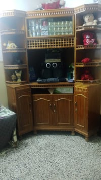 معرض للبيع احطاطه خشب تكمه للسعر 150 وبيه مجال  للاتصال 07812703410