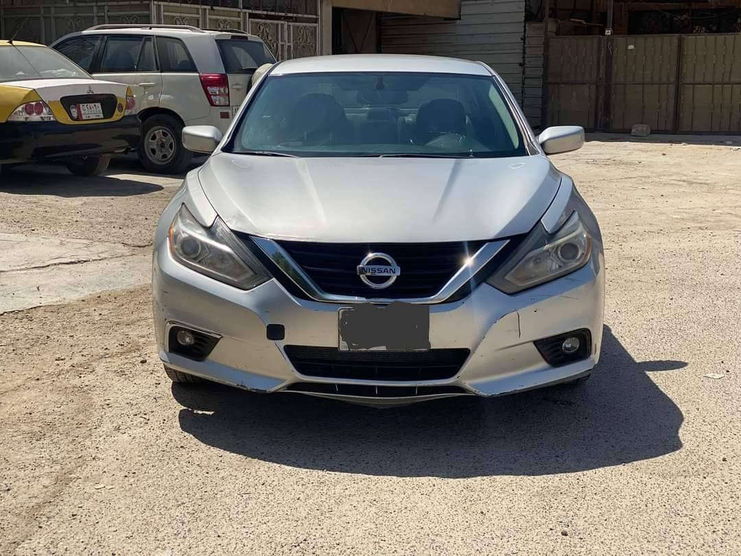 نيسان اليتما 2018 s السعر 10900$ 
حادثها كما موضح بالصور وبيها حادث هنا بالعراق الجاملغ الخلفي عكس جهة السايق وايضا قبق الجنطه كد شبرين بارد
المواصفات 
بصمه تشغيل وبصمه ابواب
ويل كب 
مانع انزلاق وABS
كشن كهرباء 
مثبت سرعه وتحكم ستيرن جهتين
بلوتوث
التشغيل عن بعد
حساسات اطارات 
المحرك والكير مكفول...التبريد شغال 
التواصل.....*********** ابوفدك
