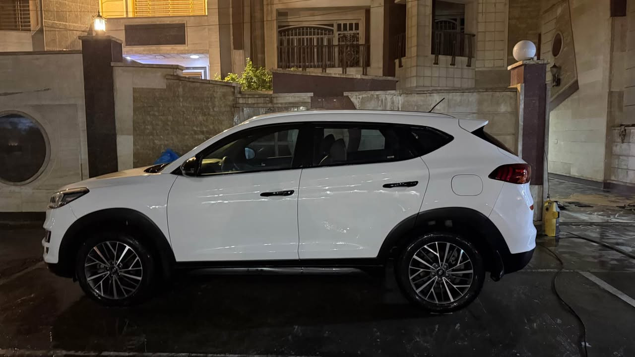 السلام عليكم  للبيع توسان موديل 2019
خليجي رقم بغداد تحويل مباشر 
مواصفات 
☘️بصمه 
☘️شاشه صغيرة
☘️كامره
☘️كشنات جلد
☘️ كشنات كهرباء 
☘️مري شفط + اشاير مري 
☘️تحكمات ستيرن 
☘️حساس امامي خلفي 
☘️لد امامي خلفي 
☘️تبريد قطعتين 
☘️خمس عدسات زينون
مكفوله من الصبغ والحادث 
(بيه رصعة بسيطة بالباب الخلفي و سمكرة على كد اصبع بلصندوق موضحة بلصور فقط ) 
ماشيه 66
السياره جديده وجاهزه  السعر 200 وبيه مجال 
والشراي يتفضل 
***********
العنوان بغداد بغداد, العراق
