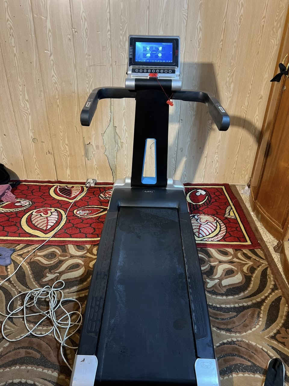 السلام عليكم جهاز جري ستعمال قليل شاشة تاب اواكس وفلاش وشاحن فول مواصفات حساس نبضات قلب ومفتاح امان
شبكة وأي فاي 
العنوان بغداد حي لأمانة 
السعر 300
يوجد توصيل
***********
