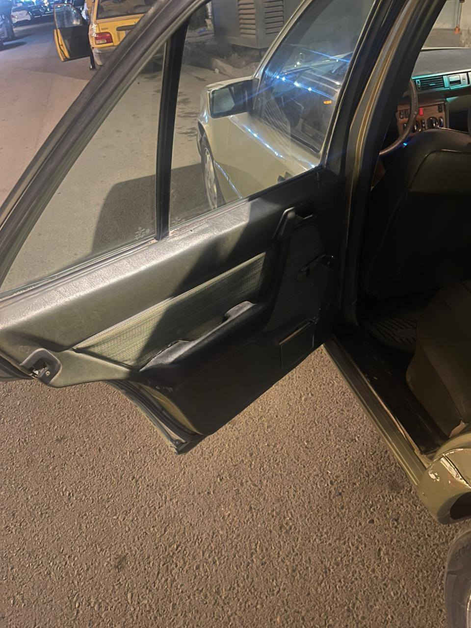 للبيع مارسيدس محرك 300 بلاديه  السعر ٤٧ مستعجل ع البيع  بغداد بأسمي ***********
