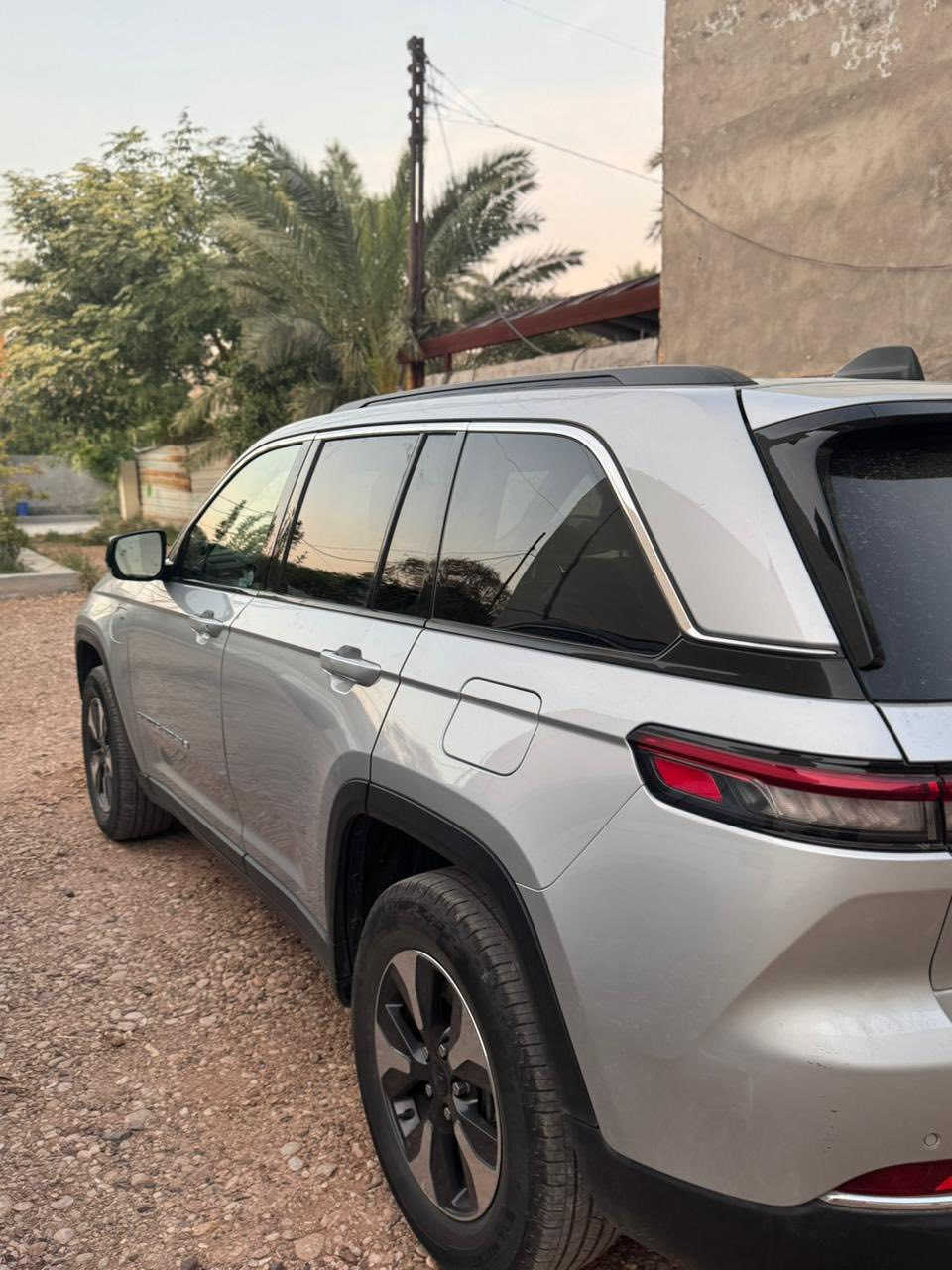 السلام عليكم 
جيب هايبرد 2024  للبيع 
كلين تايتل عدا شبر رش من امريكا 
السونار بالمنشور وصور امريكا و رقم الشاصي
السياره فول مواصفات للاخير
بانزين + هايبرد + بلكن و الشحنه الوحده تمشيك 48 كيلو 
ماشيه 51 الف ميل 
السياره رقم بغداد بأسمي وتحويل ثاني يوم
مكان السياره ديالى بعقوبة
*********** 
للاستفسار خاص او واتس اب او الاتصال
صعر السياره 330 وبيك خير وتدلل
