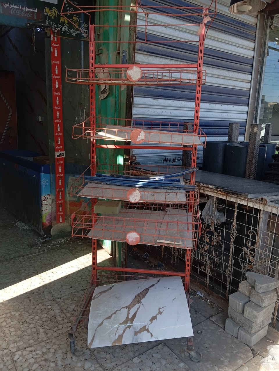 رفوف حديد للبيع 75 متر مع سله جبس المكان مدينه الصدر للاستفسار *********** وات ساب
