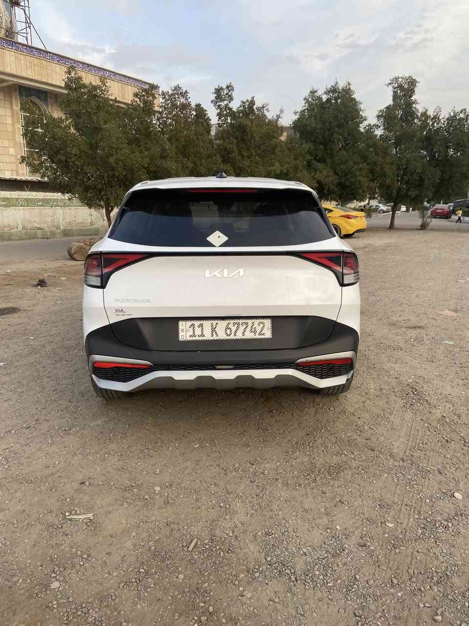 للبيع سيارة سبورتج مديل 2023 فول ما عده الفتحة وارد أمريكي ضربتها بس تعامية و شباك تحويل  ثاني يوم بسمي السيارة   السعر 21 ألف وبيها مجال رقم تواصل ***********
