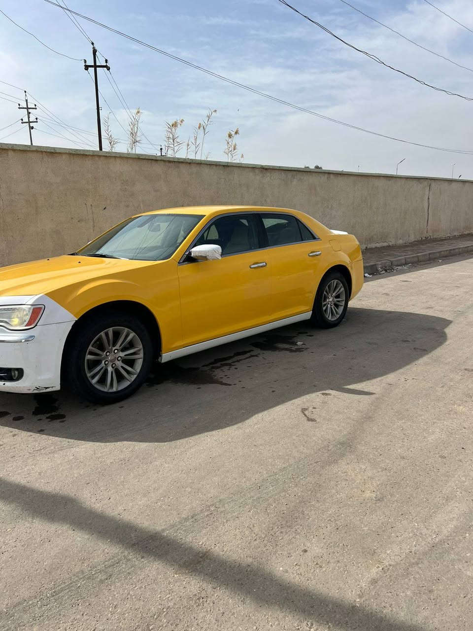 السلام عليكم اوبامه 12 البيع بيه جاملق وبنيد وجاملق الثاني هم مفتوح وبيه شبرين بلجاملق الخلفي جاهزه السياره حداديه جديده خلفي ومامي تخم تاير السعر 155 وبيه مجال *********** مكاني ميسان علي الشرقي
