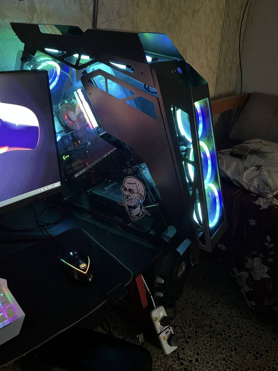 السلام عليكم
CPU : R(5)4300 + cooler  fan
RGB

GPU :اركير RTX 1660 extreme Edition 12GB 
RGB

RAM : 16gb 2x8 3200HZ RGB

M.B : msi Z390 gaming plus

P.S : 500W RGB

HARD : 1tb + 256 SSD Kingston  

CASE : Sama

السعر (700) مع شاشه سامسونك 90هرتز وملحقات لبيسي كامله ارجيبي 

للاستفسار ***********
مكاني بغداد
