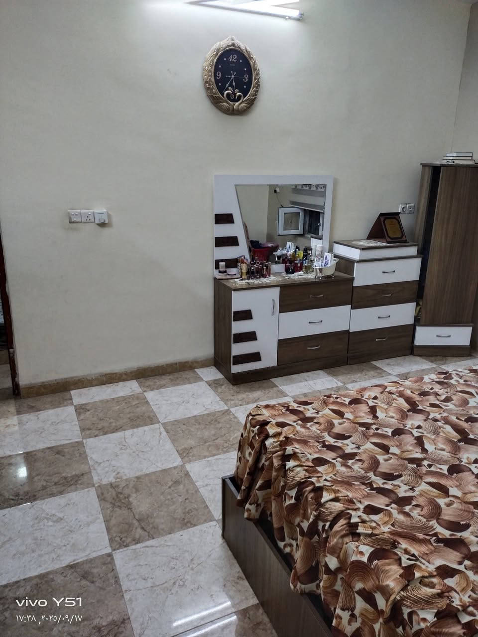 #دار #للبيع  🏠  طابقين طابو ملك صرف 

#المساحة :-   200 متر 

#واجهة الدار :  10  *  20  العمق

#السعر  :-   مراسله الصفحه او واتساب ( ***********  )        

#الموقع :- كركوك — سايدين المرور القديم مقاطعه ٤٩ قرب حلويات الشام موقع جيد قريب من سايدين ومن كافه الخدمات

#تفاصيل الدار

🏠 الطابق الأول 
 
- استقبال 
- هول
- غرفتين نوم
- مطبخ 
- صحيات
- درج خارجي
- كراج سياره 

♦️الطابق الثاني 

-استقبال
- هول 
- غرفتين نوم 
- مطبخ 
- صحيات
