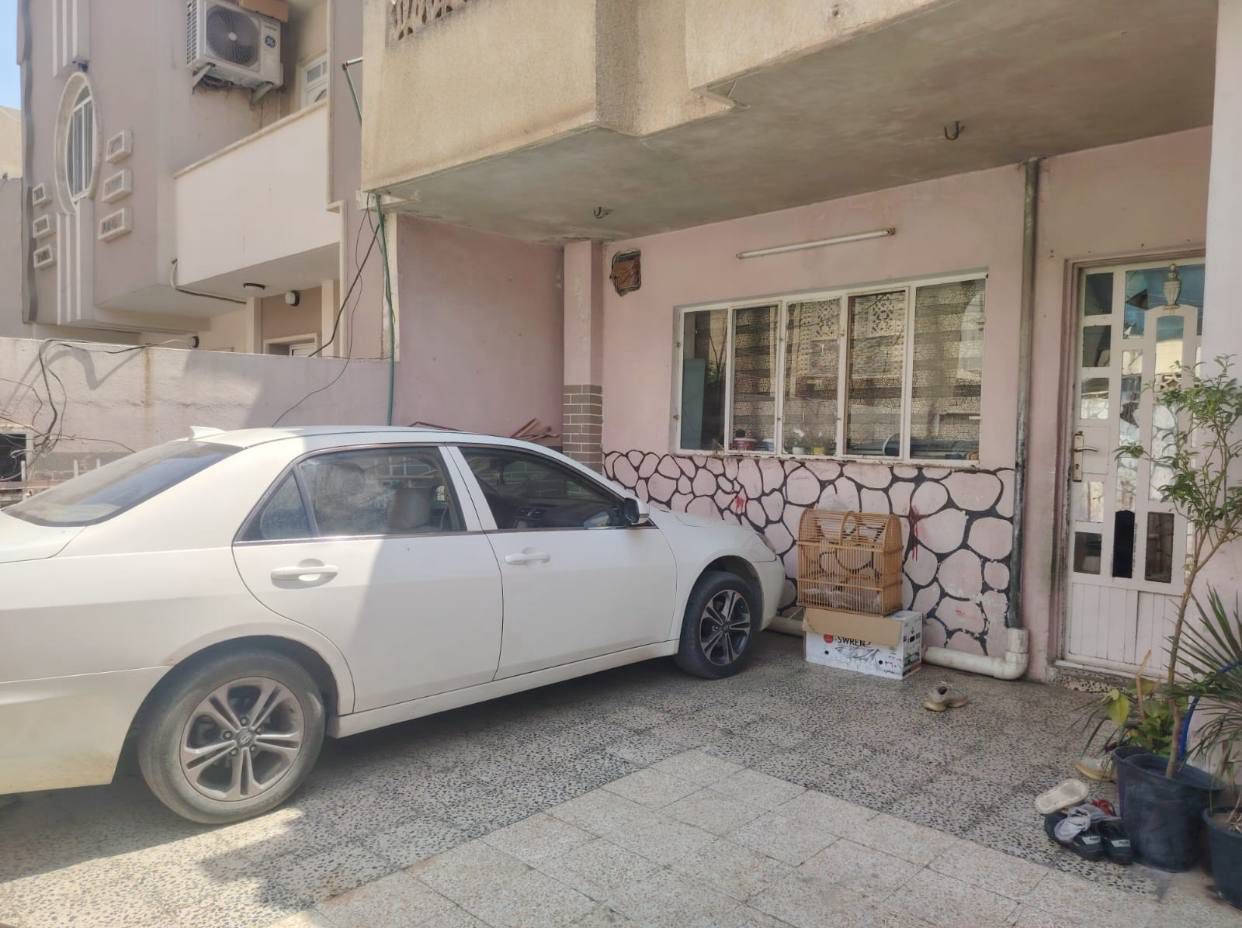 #دار_للبيع #حي_الرفاق

 السعر 265 مليون وبي مجال 🔥🔥
عنوان الدار حي الرفاق 
مساحة الدار ٢٠٠ متر
واجهه الدار  ١٠ متر
اتجاه الدار  شروووق ابتدائي
مكون من طابقين 
 الطابق الأول :- غرفتين نوم هول واستقبال ومطبخ ومناور وصحيات
الطابق الثاني :- ثلاث غرف نوم وهول وصحيات 
____________________
موقع مميز جدا،، قريب على جامع الروضة
مكاتبة مع الشرعي ✍️

للتواصل واتساب⬇️⬇️

0777 274 0071
