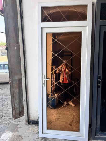 ابواب للبيع جديد غير مستعمل السعر مناسب الديوانيه مركز ***********
