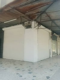 محل تجاري • سقيفة درج • واجهة شارعين