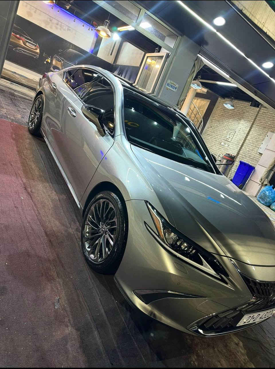 تحية طيبة ليكزس LX350 خليجي شركة المهند 

عداد المسافة/ ٣٠ الف كم بشرط 

السعر / ٣٨٥ ورقة مجال بسيط

موديل / ٢٠٢٣ خليجي وكالة المهند 

السيارة بيه مكانين صغار كارت فقط باقي السيارة كفالة و جديدة كير و محرك بشرط حدادية و تايرات جديدة سنوية جديدة تحويل وكالة . 

السيارة فول مواصفات للاخير ميحتاج تنذكر معروفة . 

للاستفسار / *********** السليمانية, العراق
