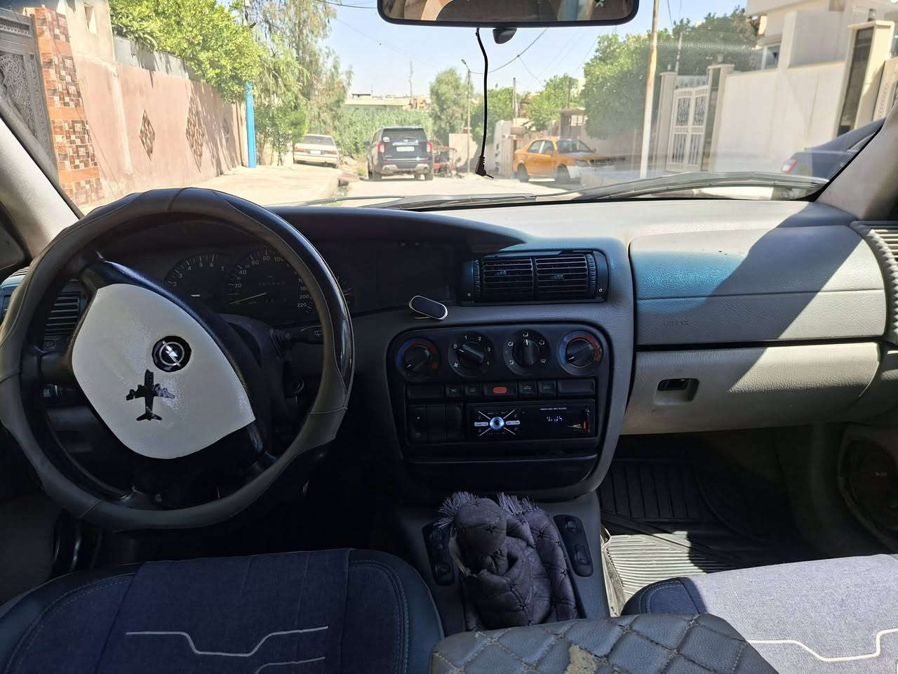السلام عليكم 
اوميكا ستيشن مصبوغة حزام
كاربون بيها تحويل يمتا ما تريد
سنوية مجددة مشروع وطني
مكينة وكير شرط
ونضافتها كدام العين 
كشنات وجامات كهربائية 
التبريد قطعتين وشغال بس يعوزو غاز 
السعر ٣٧ وبيها مجال
الي يريد تفاصيل اكثر يتصل عل رقم 
***********
