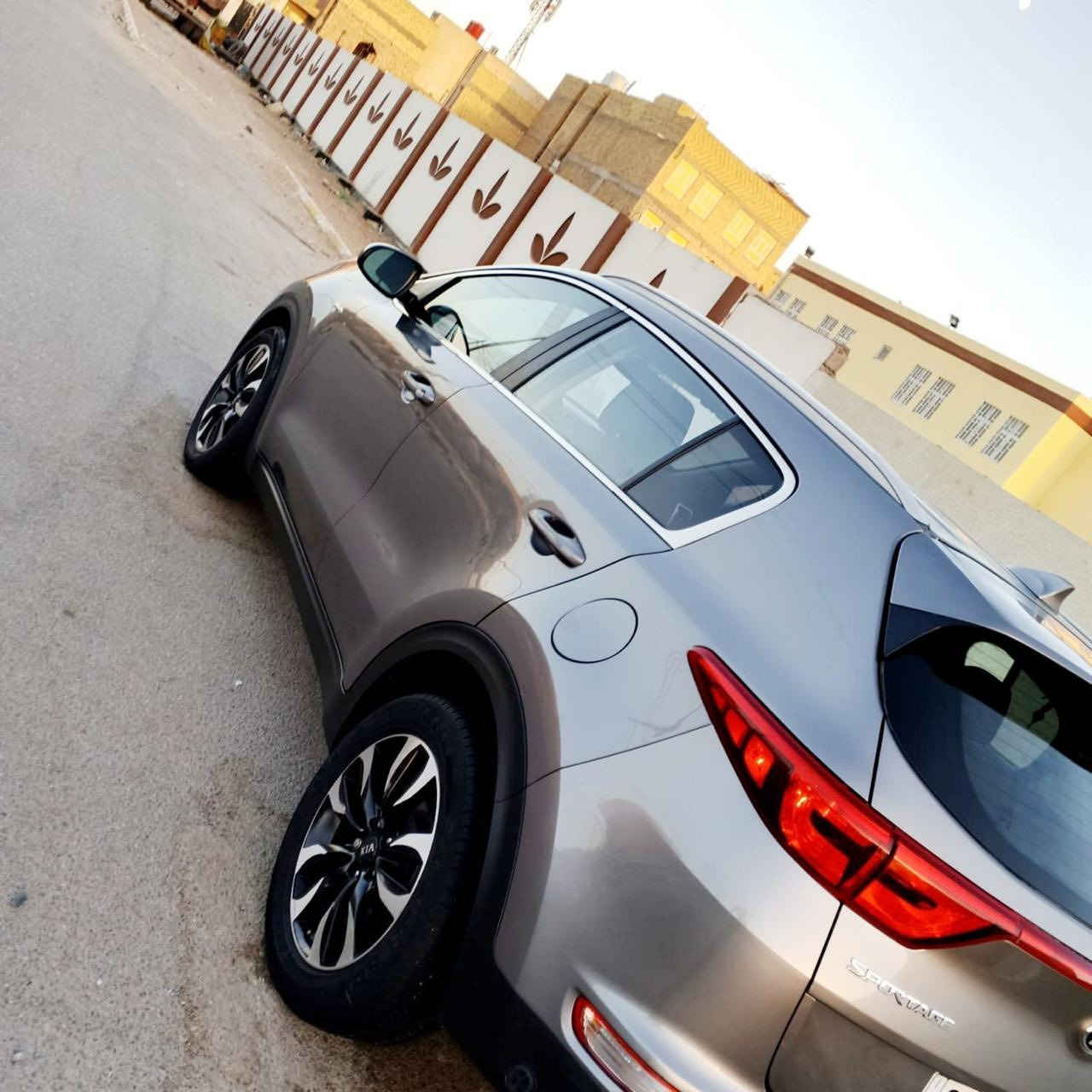 السلام عليكم ورحمة الله وبركاته
سبورتاج موديل 2017 وارد امريكي 

مواصفات 

محرك 2400 جي دي

فور ويل 

سويج مو بصمه 

كشنات تدفئه 

السياره بااسمي شرط التحويل 

مضيوفتلها منظومه غاز ايطالي زافولي شد معمل غاز الحله  شادله زنون عدسات زرع

شرط الفحص والتراي وين متريد 

السياره بيها بعد مواصفات ماتحضرني الي يحب يشرفني يشوفها بي خير ويتدلل بالنسبه للسعر اعتذر عن ذكره لان اكو ناس كاعده بس تحب تكسر بحلال الوادم 

الي ياخذها يترحملي ع ايد وحده 

وكدامكم الصور والحادث ورقة الفحص

مكانها الناصريه

وهذا رقمي *********** واتساب
