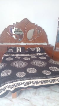 غرفه خشب • نضيفه • للبيع