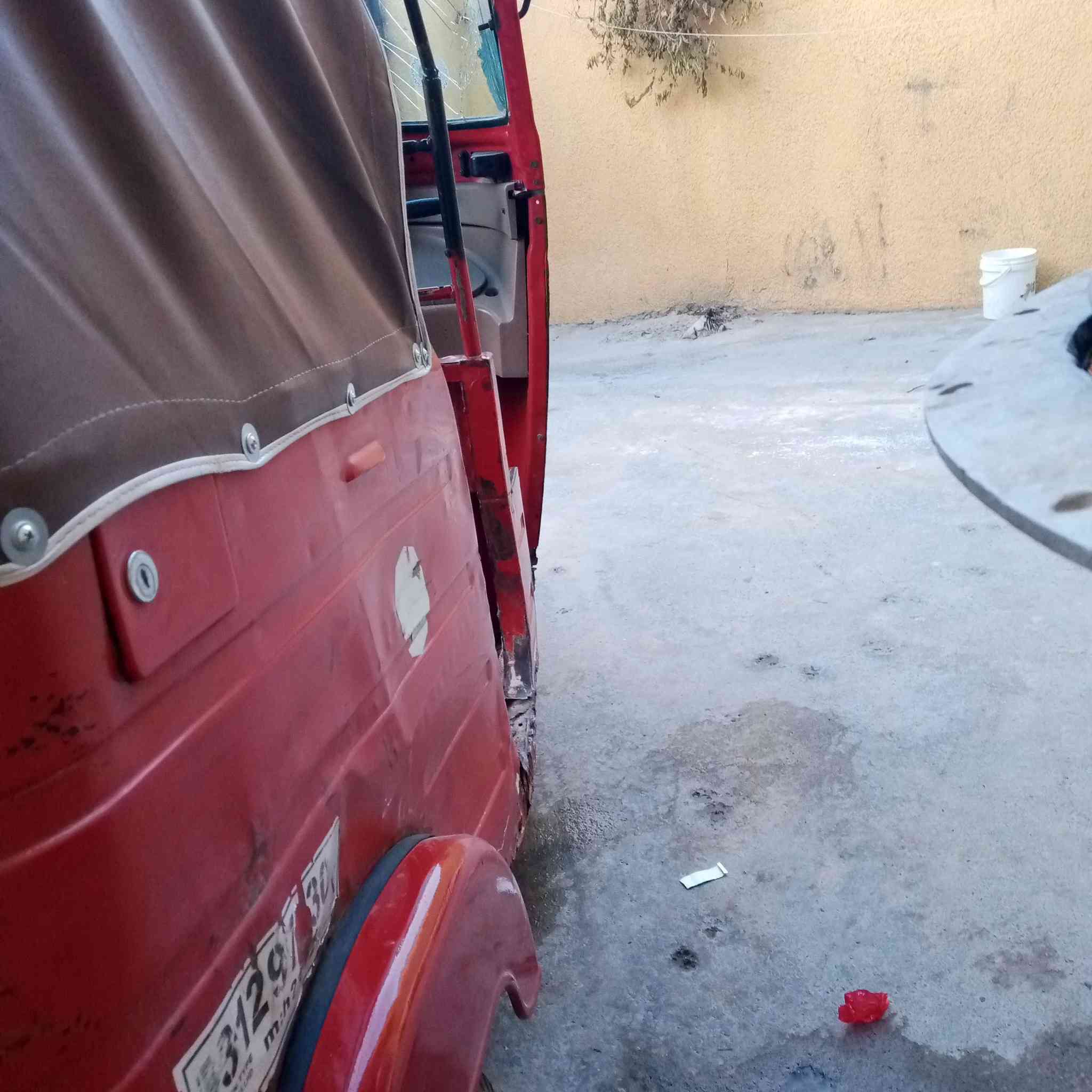 سلام عليكم تكتك البيع التكتك نضيفة ما ناقصه اي شي السعر تلاثة ومئة وبيه مجال المكان  الحسينية الجريخي يم اسواق الثقلين الموديل 2017 الرقم ***********
