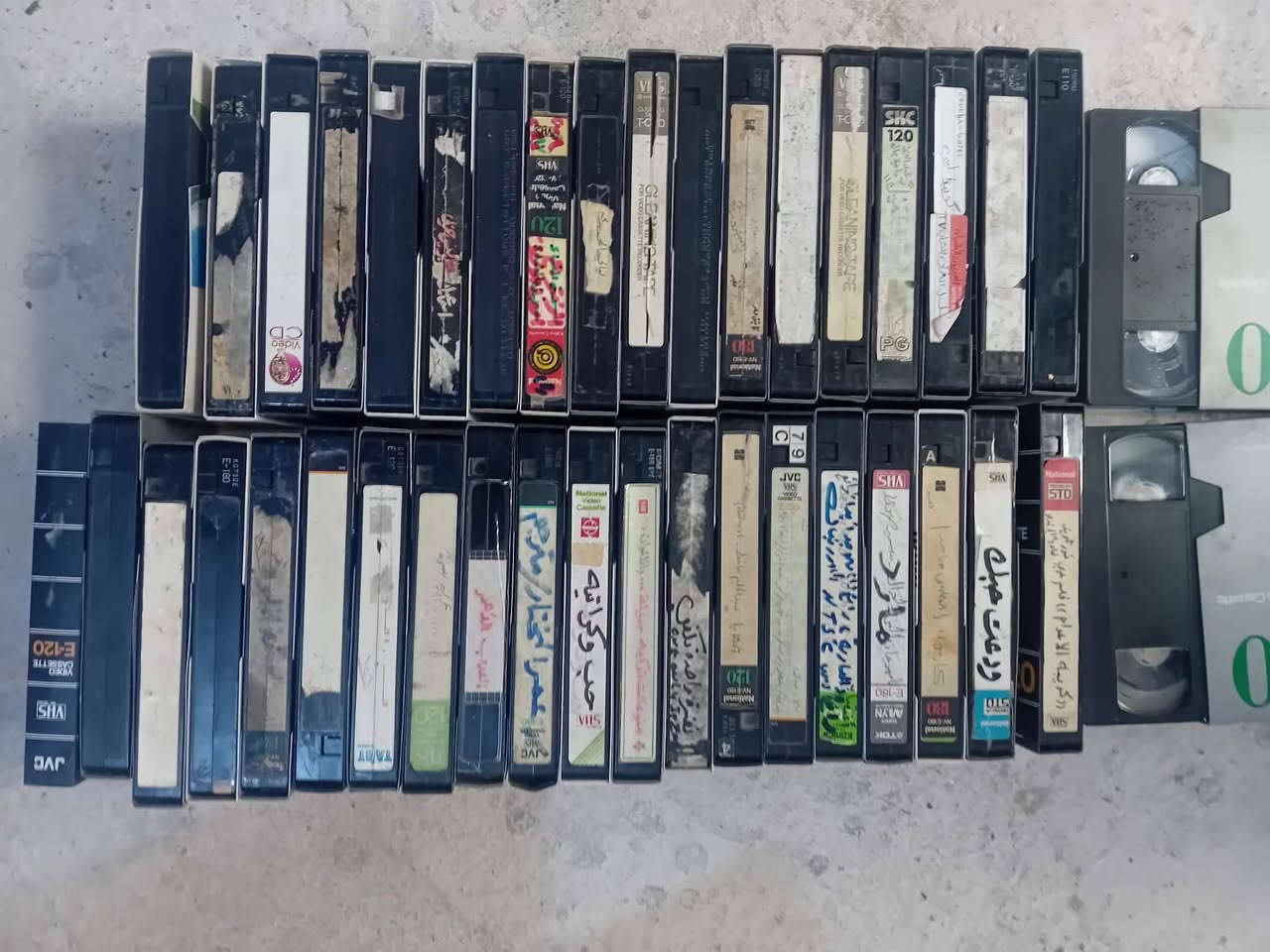 ٤٠ كاسيت vhs
نسخ قديمه


**إذا كنت صاحب هذا الإعلان وتريد حذفه لأي سبب، رجاءا أرسل رسالة إلى الدعم الفني**