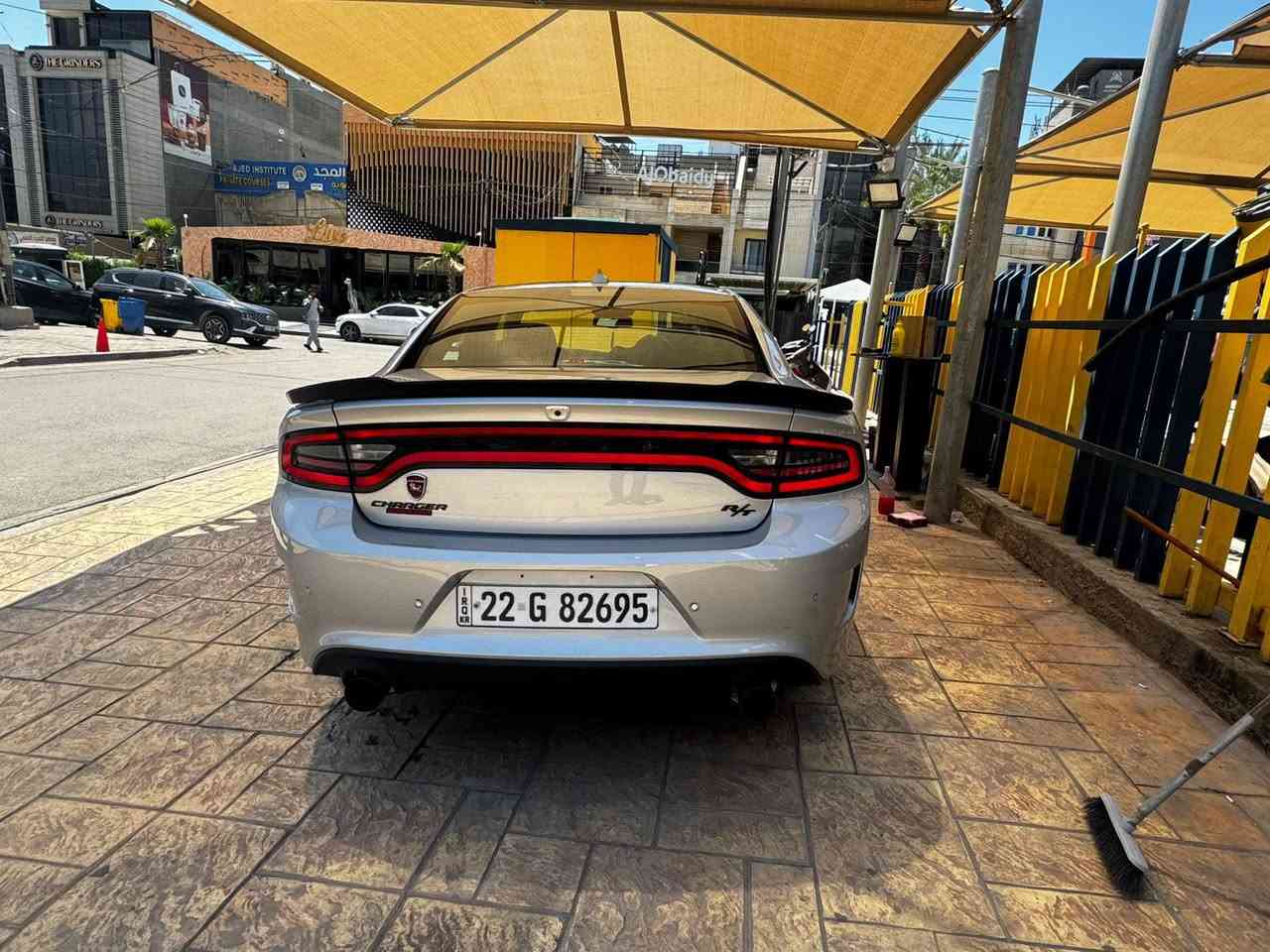 دوج جارجر موديل 2022 وارد بدون ايرباك بدون دواخل جاملغ امامي فقط 
٨ سلندر 5700 
شاشه جبيره 
كامره خلفيه 
سوبر تراك باك 
شفتات ستيرن 
كشن كهرباء 
سستم صوت الباين 
السياره عليه تفريغ واكزوز وبرمجه
ماشيه ٣٦ ميل
مكانه بغداد 
السعر 24,500$ وبيها مجال بسيط للشراي 

***********
صور الحادث مرفقه
