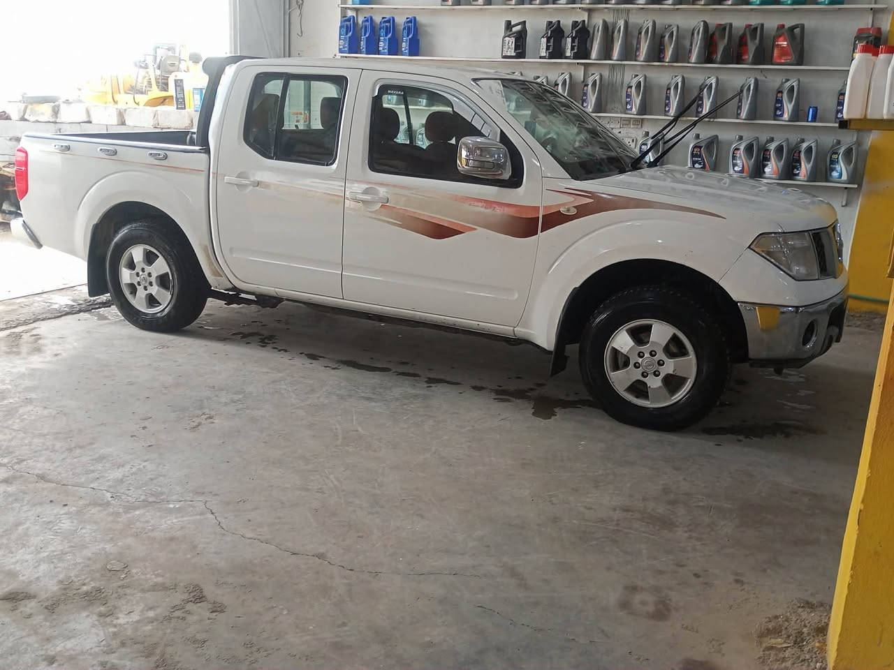 نيفارا 2012 رقم واسط كفاله عامه حداديه تخم تاير تبريد جيد سنويه مجدده      بيه دحجه مال ستوته بسيطه واضحه بصوره  مكلف بنشر  رقم صاحب السياره *********** عنوان واسط السعر 105
