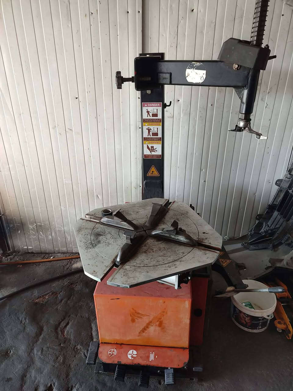 خالعه تايرات شغاله ع فحص سعر ٦٠٠
عندي كمبريسر هواء حجم كبير من القديمات سعر هم ٦٠٠ مكاني نجف

***********
