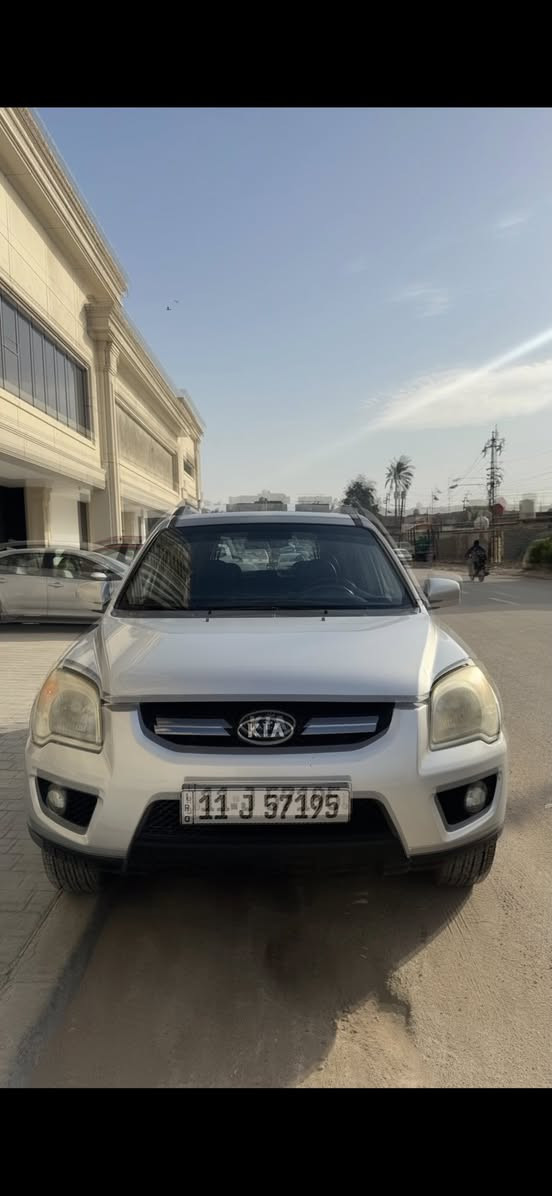 السلام عليكم
للبيع فقط … للبيع فقط بدون مراوس
سبورتج 2010 TLX  
  السيارة رقم بغداد وبأسمي تحويل مباشر
اعلى مواصفات ٤ سلندر٢٠٠٠ 
ماشية   95 الف كيلو  
مواصفاتها 
كشنات جلد بلادية وداخلها لون اسود
فتحة بل سكف 
مرايات جانبية كهرباء 
دوسات جوه بيبان 
الويل اكبر حجم 
تدفئة كشنات 
عليها شاشة جديدة 
وكامرة خلفية تصور 2k
تحكامات ستيرن
الصدر والحدادية كلها جديدة وجاهزة بالكامل    
بيها صبغ فقط دعاميات وبارد اصبع بل بنيد فقط وبارد بالباب الخلفية جهة عكس السائق جدًا خفيف 
سعرها  137 وبيها مجال 
مكان السيارة بغداد منطقة علي الصالح مقابيل مرور الطوبجي
اي استفسار الاتصال على الرقم ***********
***********
