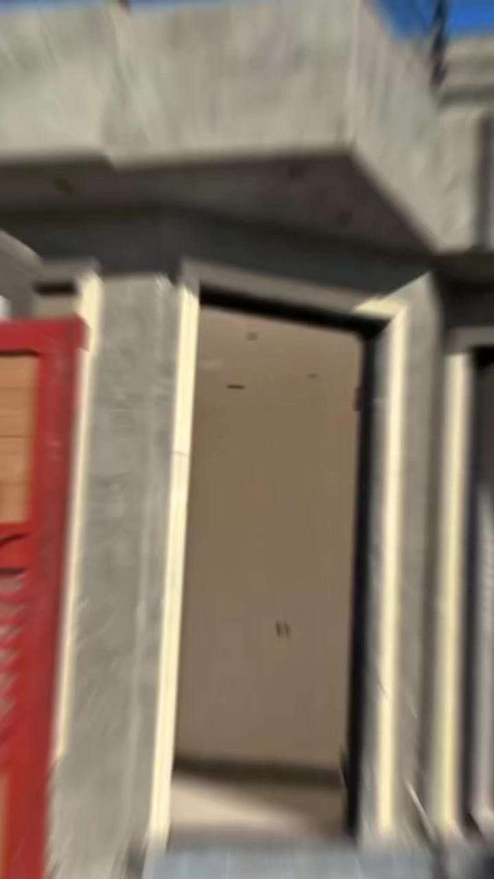 السلام عليكم يوجد صباغ متفرغ للعمل شغلي صبغ طلس مانع رطوبة ورق جدران بديل الخشب قطعي
***********
