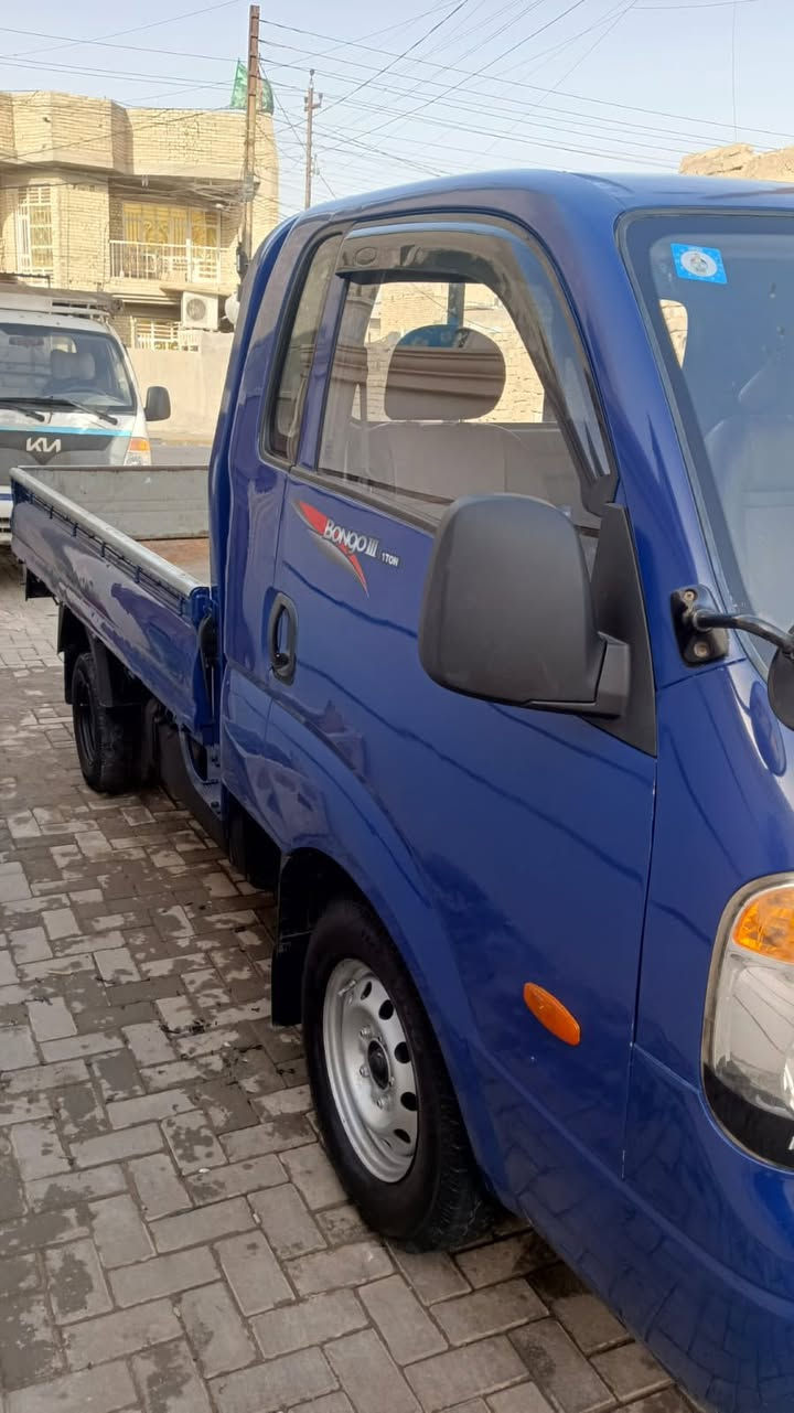سلام عليكم شباب سيارة كية حمل لون ازرق رقمهة ناصرية سيارة مصبوغة اثر جراد مكينة مسكر لعنوان بغداد لمعامل ***********
