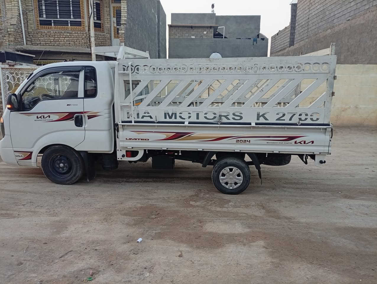 السلام عليكم  كيا حمل للبيع  موديل 2020كفاله    رقم انكليزي بغداد   سياره خير من الله مال جناي مجهزه  عل ايدي  للشراي  للاستفسار اتصل *********** مكان بغداد ابو غريب مكلف بل انشر
