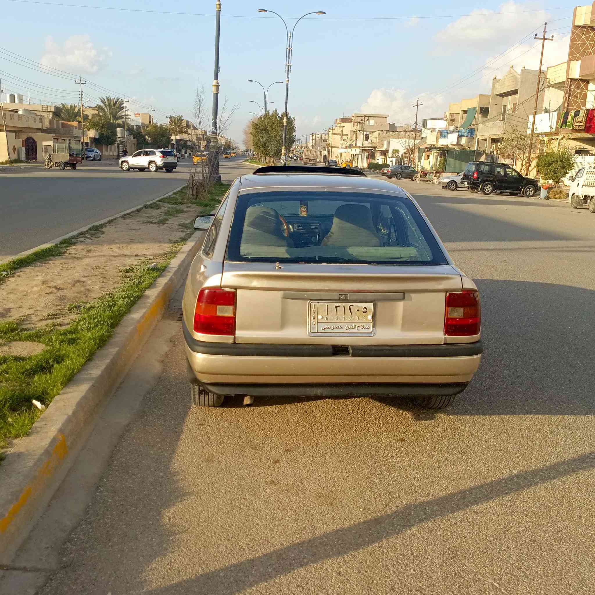 للبيع اوبل فكترا موديل 1990 حجم 16 رقم صلاح الدين مشروح وطني 2026 دفتر بانزين  شرط التحويل والغرامات والكص باتري جديد تايرات جديد السياره بيها خيط بخار قليل
السياره مصبوغه جماليه العنوان في كركوك 
السعر  32 وبيها مجال 
***********
***********
