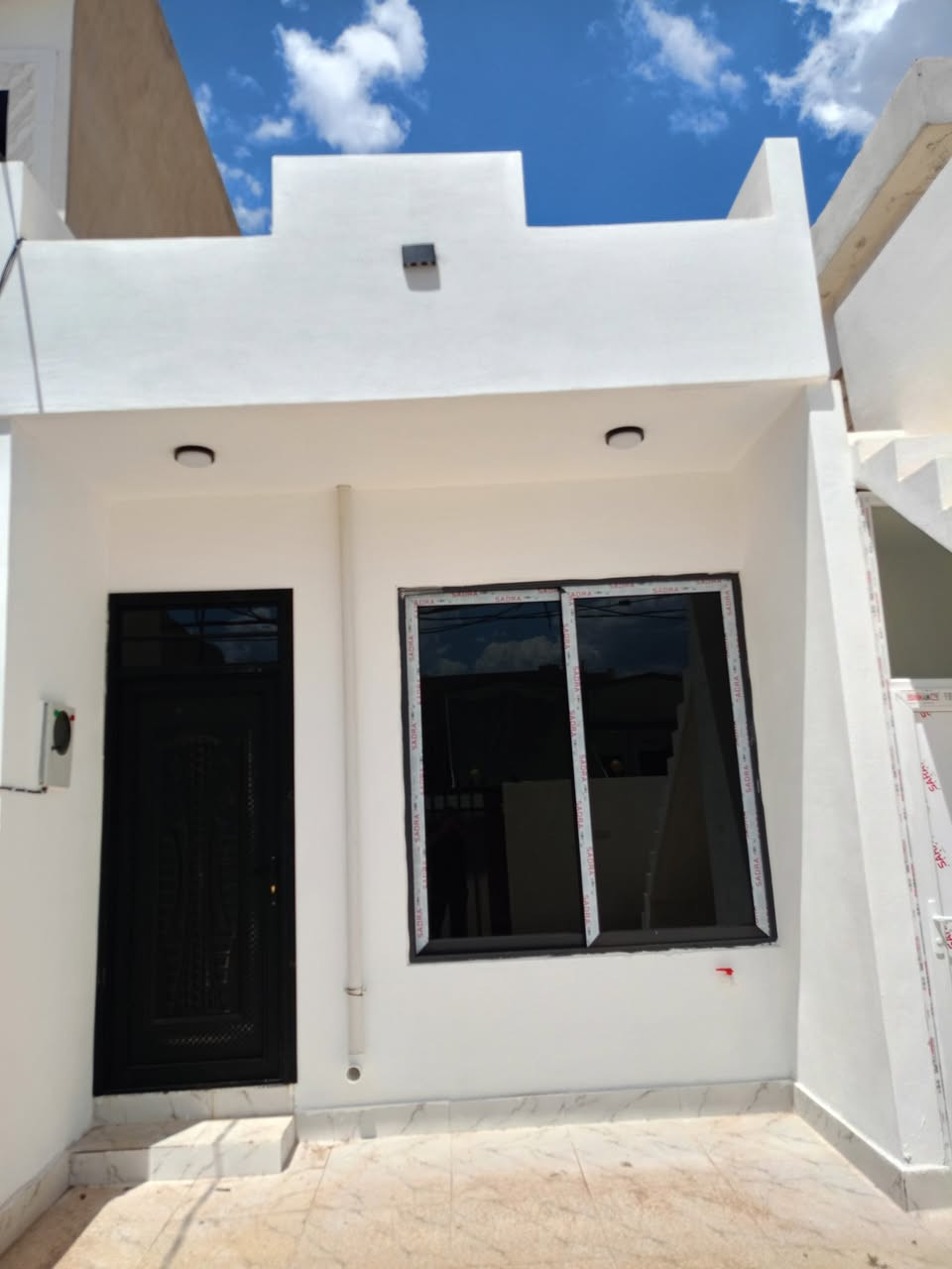 رقم الاعلان 2385
#دارللبيع 105م
صفر _مامسكون _zero
كركوك بنجاعلي قريب جامع ايمان
#مكونات (غرفة نوم مطبخ استقبال وصحيات وكراج سيارة)
نظام دكت
فول سيراميك
فرع تبليط
فول مواصفات
فرع عريض
قريب من مدرسة
قريب من سوق
ماي حلو بين يوم ويوم
#سعر 48مليون و بي مجال
☎️ *********** واتساب
☎️ *********** فايبر
#مكتب_ازاد_للعقار
