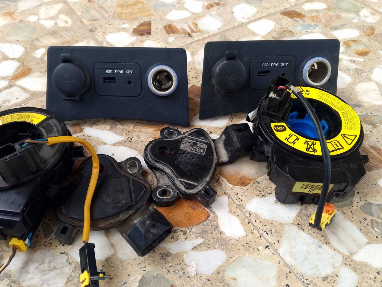 غراض سيراتو تفصيخ حاويه من موديل ٩ الى ١٣ والنترا من ٧الى ١١ يوجد توصيل جميع المحافظات 5000الف الاستفساررًالاتصال عل الرقم *********** الحجز واتساب أو خاص
