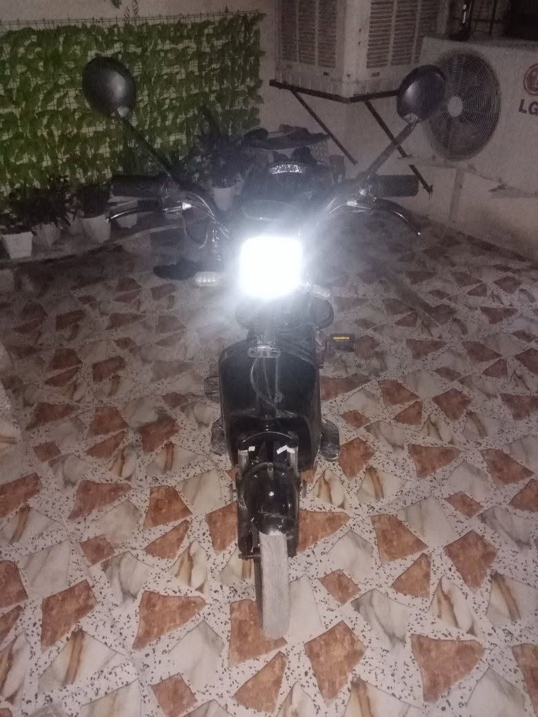 *🔥 للبيع دراجة شحن كوري MR 2025 🔥*
*الحالة: نظيفة شرط تشغيل*
*الحجم: 14*

*المواصفات:* 
 *بطاريات انضاف* 
. *تايرات نظاف* 
*قفل مركزي + قفل تاير + بصمة* 
. *تشغيل عن بعد + بصمة + اسويج* 
. *اشارات + لايت + هورن كله شغال 100%* 
كهربائية فول ما بيها نقص* السرعه 60

*السعر: 180 ألف وبي مجال حك الجاية* 
*المكان: الموصل
*للتواصل: خاص


**إذا كنت صاحب هذا الإعلان وتريد حذفه لأي سبب، رجاءا أرسل رسالة إلى الدعم الفني**