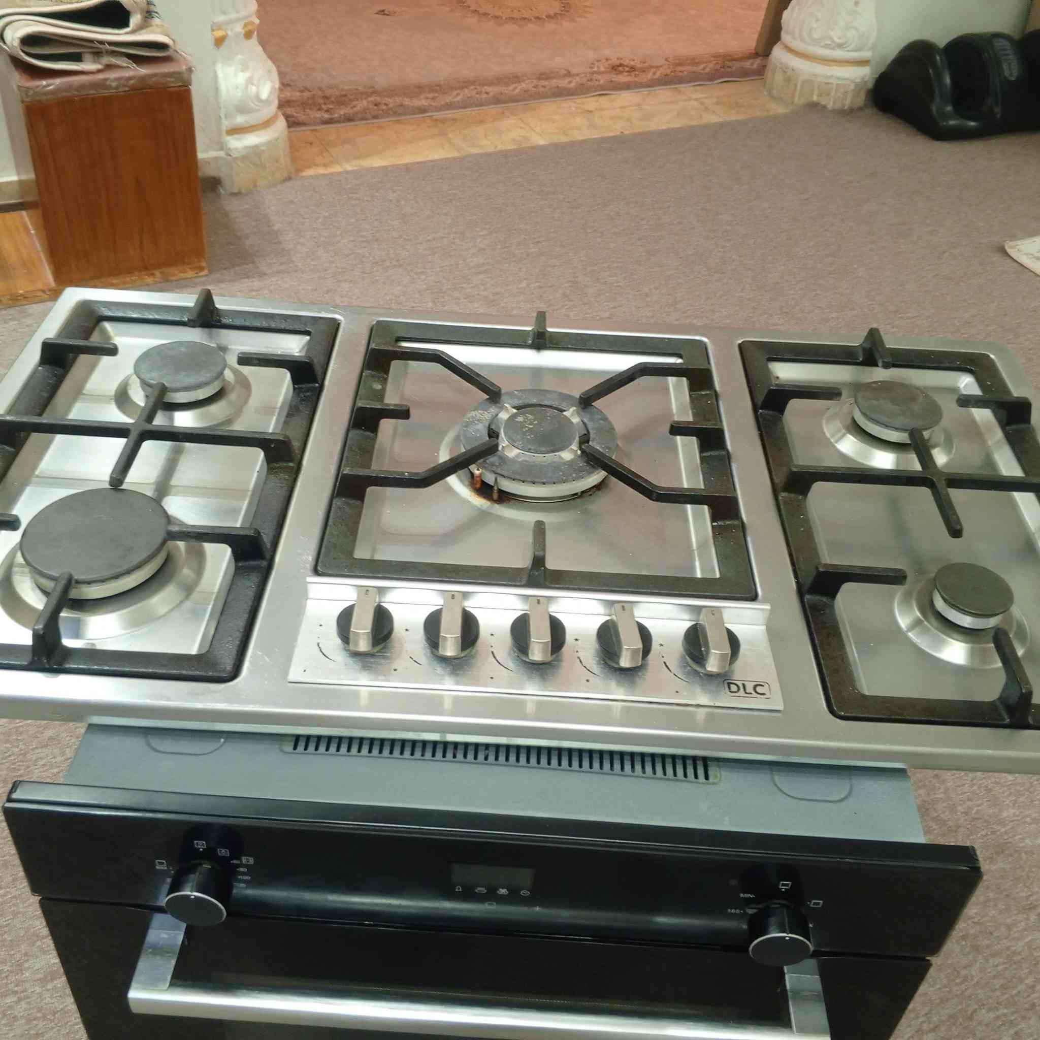 السلام عليكم طباخ منضدي مع فرن
DLC  ماركه اخو الجديد احلى من الصوره السعر 650 وبي مجال قليل وغساله سامسونج. اوتو ماتيك ألسعر 550 جديده مستخدمه جدا قليل للتواصل او الاتصال ***********
